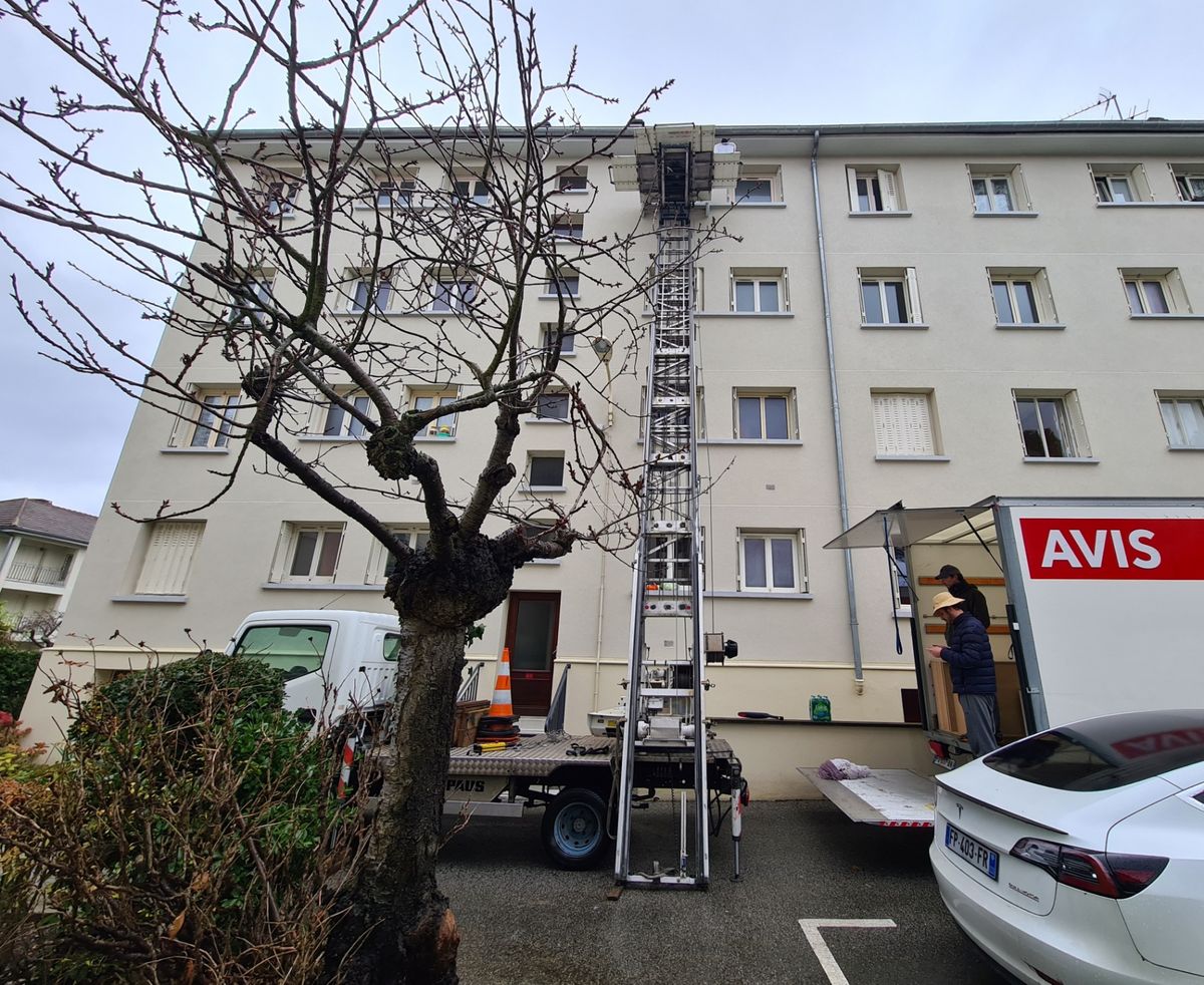 Location de monte-meuble avec opérateur en Suisse romande